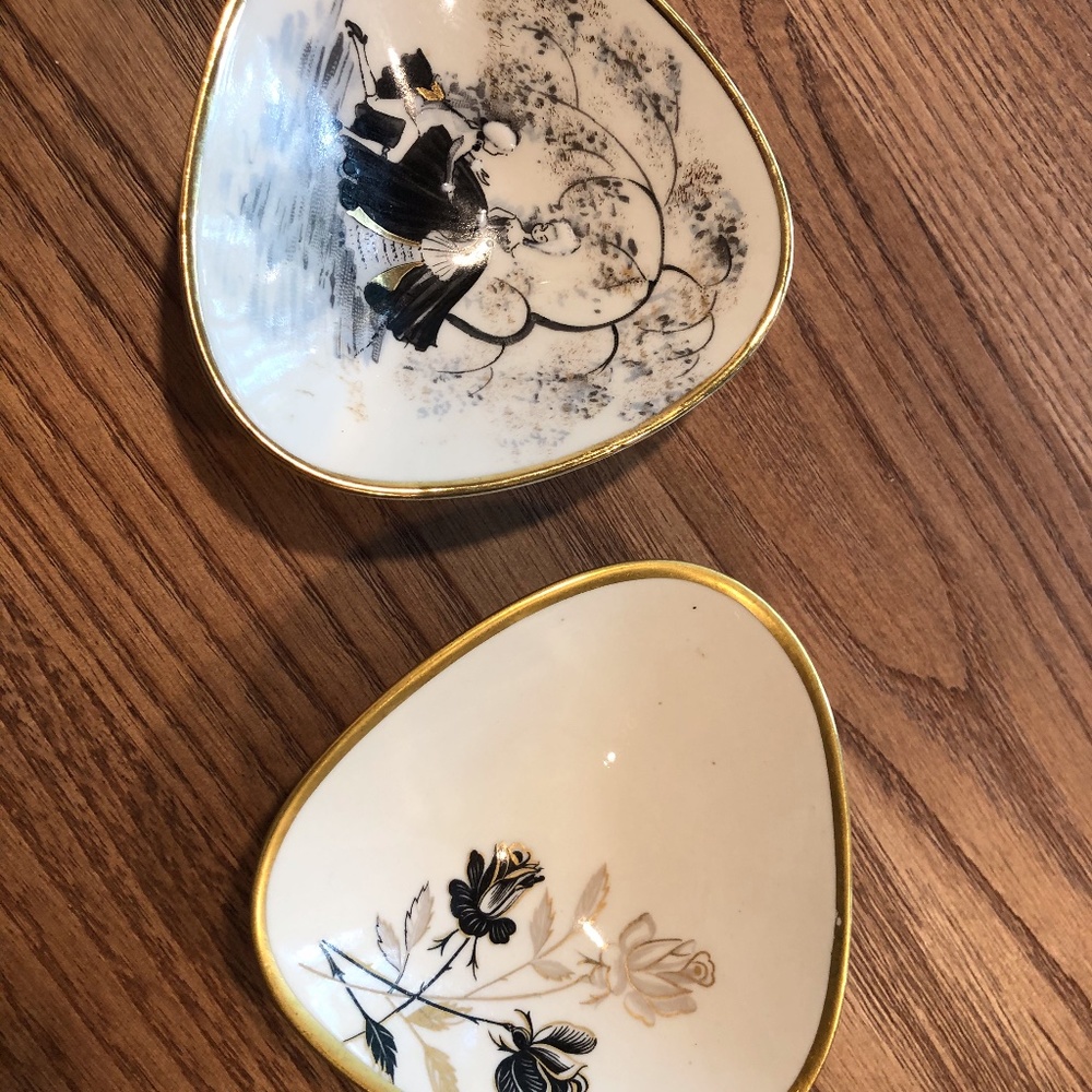 Trinket dish (pair)